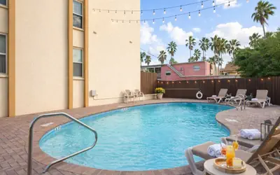 Walkable Location - 99 Steps to Beach - Pool