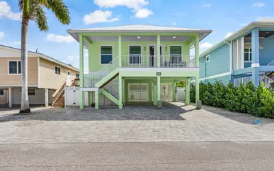 140 Pearl Paradise 3BR/2BA w/ Pool!