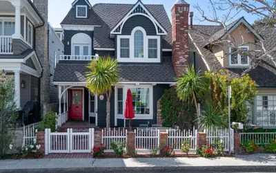 Enchanting Balboa Island 4bdr: 223 Agate