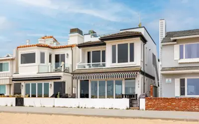 Beachfront Bliss • Rooftop + Ocean Views 204 EOF B