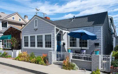 Balboa Island Charmer: 304 Ruby A