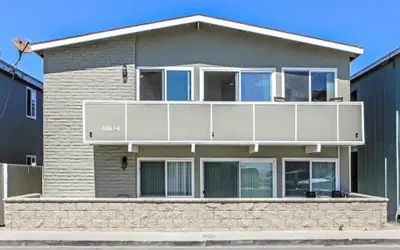 6 BDR Duplex Across From The Beach With Large