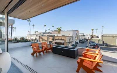 110 22nd St E | Luxury Coastal Living | Modern 3BR