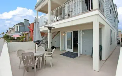 8-Bedroom Beachfront Triplex – Ideal for Extended