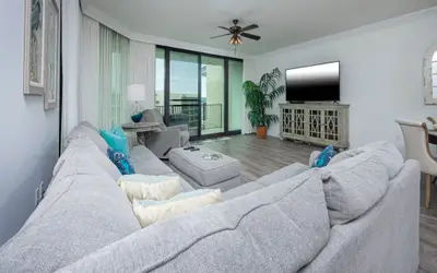 Phoenix on the Bay 1513