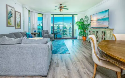 Phoenix on the Bay 1513