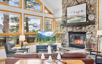 Montane Luxury Vacation Rental at Windcliff