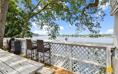 Dave's Last Resort - Long Stay Discount - Poolside Cabin 4