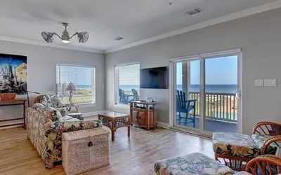 BeachGate Condo Suites and Oceanfront Resort - Deluxe Suite 2 Bedroom #2