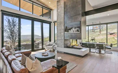 1868 W SkyRidge Drive 4 Bedroom Home with Hot Tub