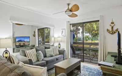 Seas The Day - 1st Floor Villa - Community Pool!