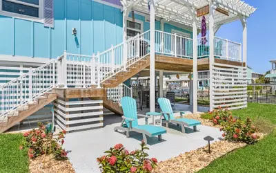 320 Bayland Breeze: 2BR w/ Water Views!