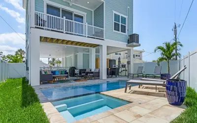 209 Seabreeze Escape: NEW Spacious 5-Bedroom Pool Home