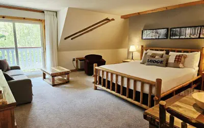 Schweitzer PM: Selkirk Split King - Family Suite w/ Balcony