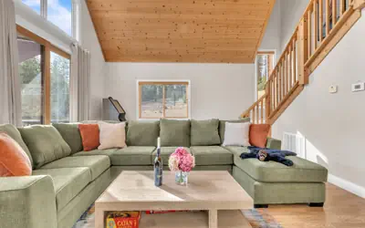 Stunning 3-Bedroom Retreat with Loft – Ideal for Families & Friends