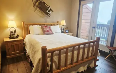 Schweitzer PM: Pinnacle Ridge 9 - 3BR Ski-In/Out w/ Hot Tub