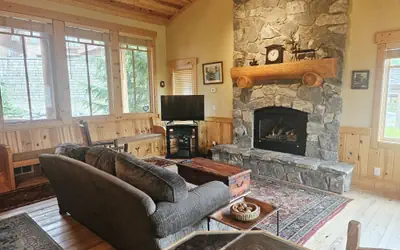 Schweitzer PM: Cabin 1 - 4BR Retreat