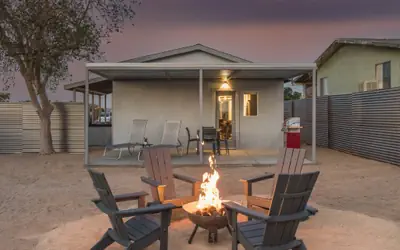 Skull Rock Cottage - Walk to Town & Hot Tub, Star Gazing