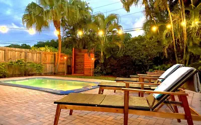 Fox Island Heated Spa- Downtown & Beach