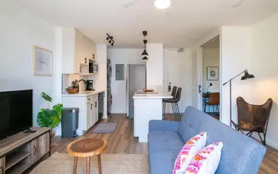 Beachy Modern 2-Bedroom @ Sun-Kissed MV