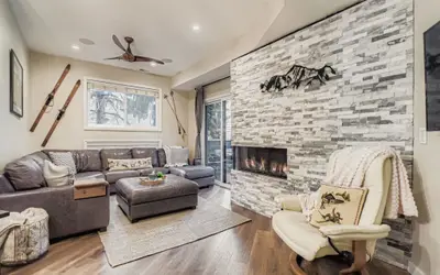 Peaceful Lift Line Condo 207