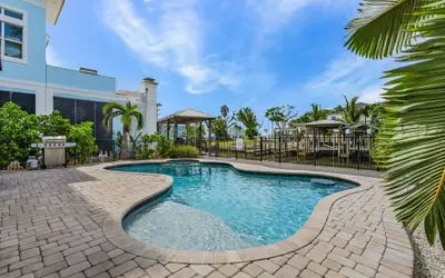 571 Seabatical: Canal Front With Pool!