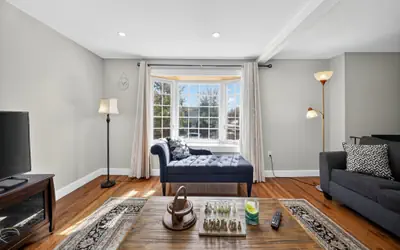 Stylish Downtown Retreat Steps to NYC