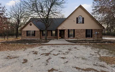 Oakwood Oasis 1.4 Acres of Tranquility