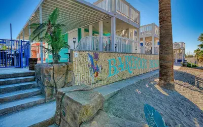 Livin' The Dream, Front Row at Roadrunner Resort!