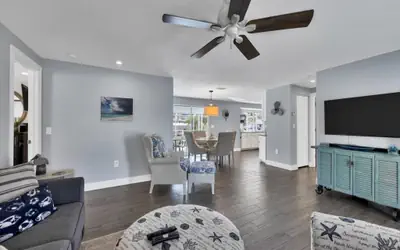 Englewood 2 Bedroom Canalfront Pool Cottage