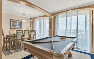 Anchorage Resort 3 bedroom Luxury Condo w Balcony, Pool Table, Near Beach