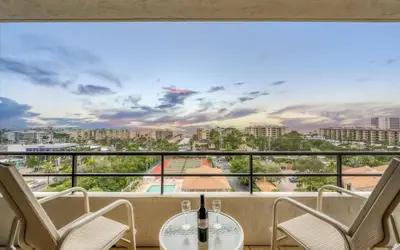 Anchorage Resort 9th Floor 2-Bedroom Condo with Balcony- Gulf View! Pool/Beach