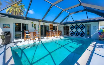 Cape Coral 3 Bedroom Private Pool Home - Canal Access