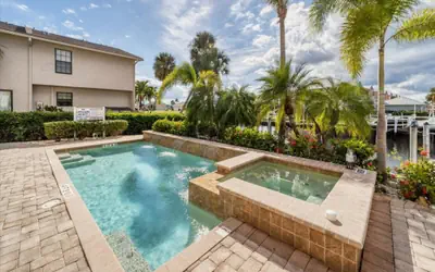Punta Gorda 3-Bedroom Canalfront Vacation Condo with Dock
