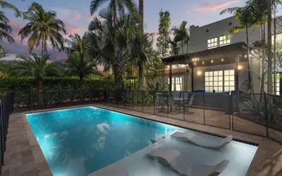 2 Mansions w/ Pool in West Palm Beach!