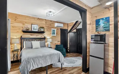 Rustic KY Retreat, Columbia House Unit B