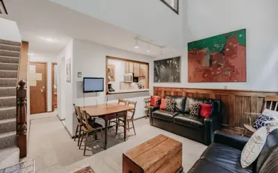 57SW - Fireplace - WiFi -  Sleeps 6