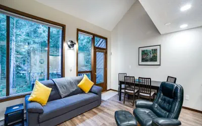 68SW - Fireplace - Washer/Dryer - Wi-Fi - Dishwasher- Sleeps 4