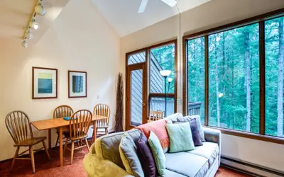 85SW - Fireplace - WiFi - Washer/Dryer - Dishwasher - Sleeps 4