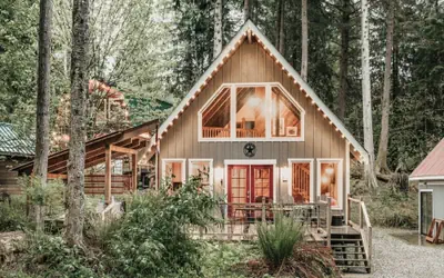 99MBR - Hot Tub - WiFi - Pets Ok - BBQ - Sleeps 6