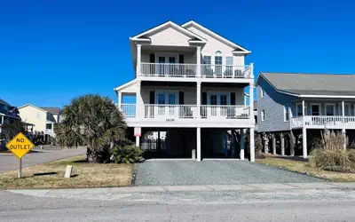 Wolfpack Waves / 1106 Ocean Blvd West