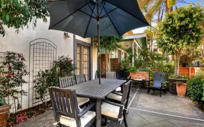 Cozy Bay Cottage near Balboa Village: 313 E. Bay