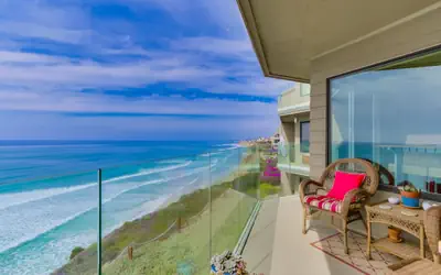 Work-Friendly Oceanfront Condo with Pool and Spa Access SURF25