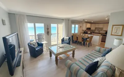 The Emerald Edge - Pinnacle Port