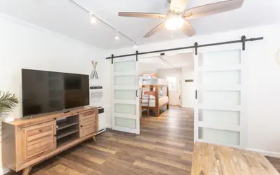 Beachside Bungalow! Steps to Ocean + Bay /Sleeps 6