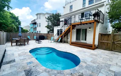 Gorgeous Santosha: Hot tub, pool, walk to beach!