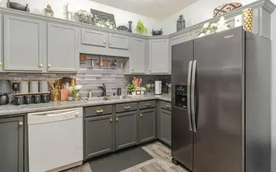 Stylish 2BR Townhome w/ Garage & Patio | Perfect for Stays or Assignments