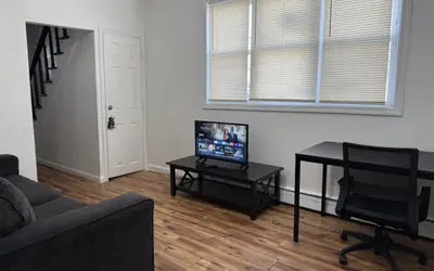 Private house with 4 bedrooms 2 bathrooms, NYC direct bus 1 block away, MetLife Stadium FIFA World Cup 30 minutes away