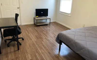 Private apartment with 3 bedrooms and 1 bathroom near Newark International Airport EWR and New York City, MetLife Stadium FIFA World Cup 20 minutes away