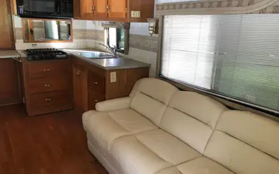 Private 1-bedroom RV, direct bus to NYC Manhattan only 2 blocks away, MetLife Stadium FIFA World Cup 25 minutes away